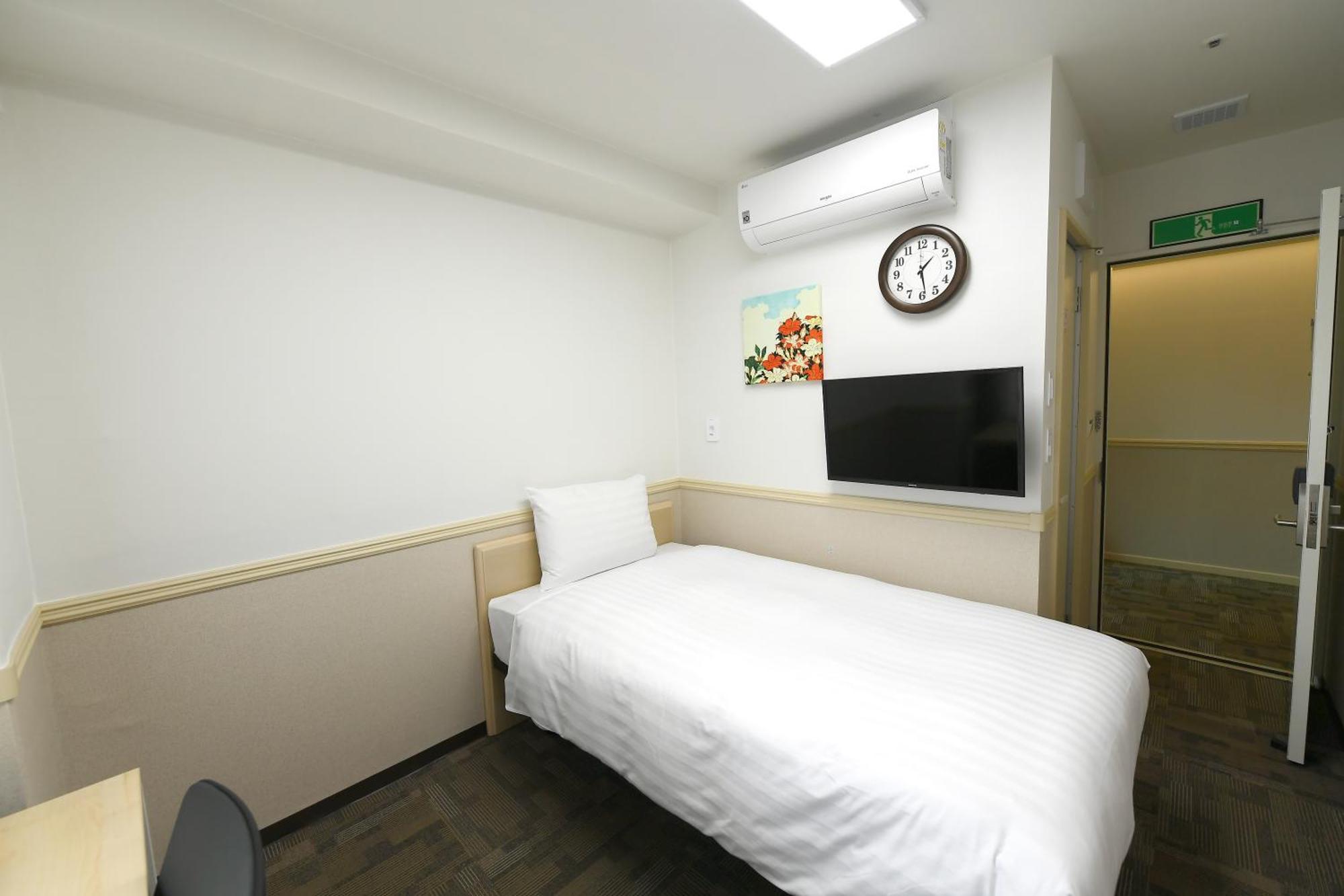 Toyoko Inn Чханвон Екстер'єр фото