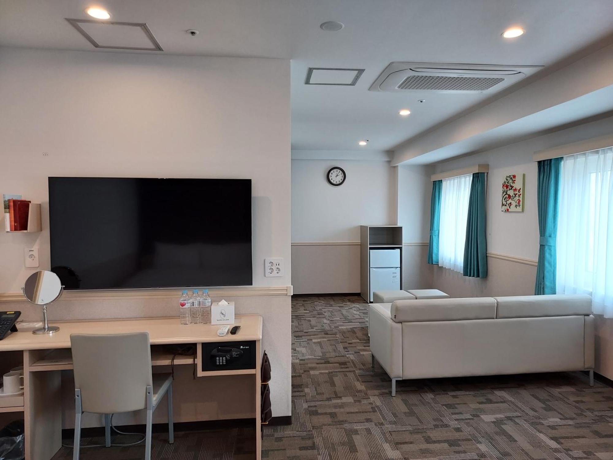 Toyoko Inn Чханвон Екстер'єр фото